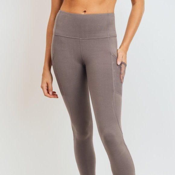 NWT! Mono B Leggings in Cosmic Taupe - Picture 2 of 8